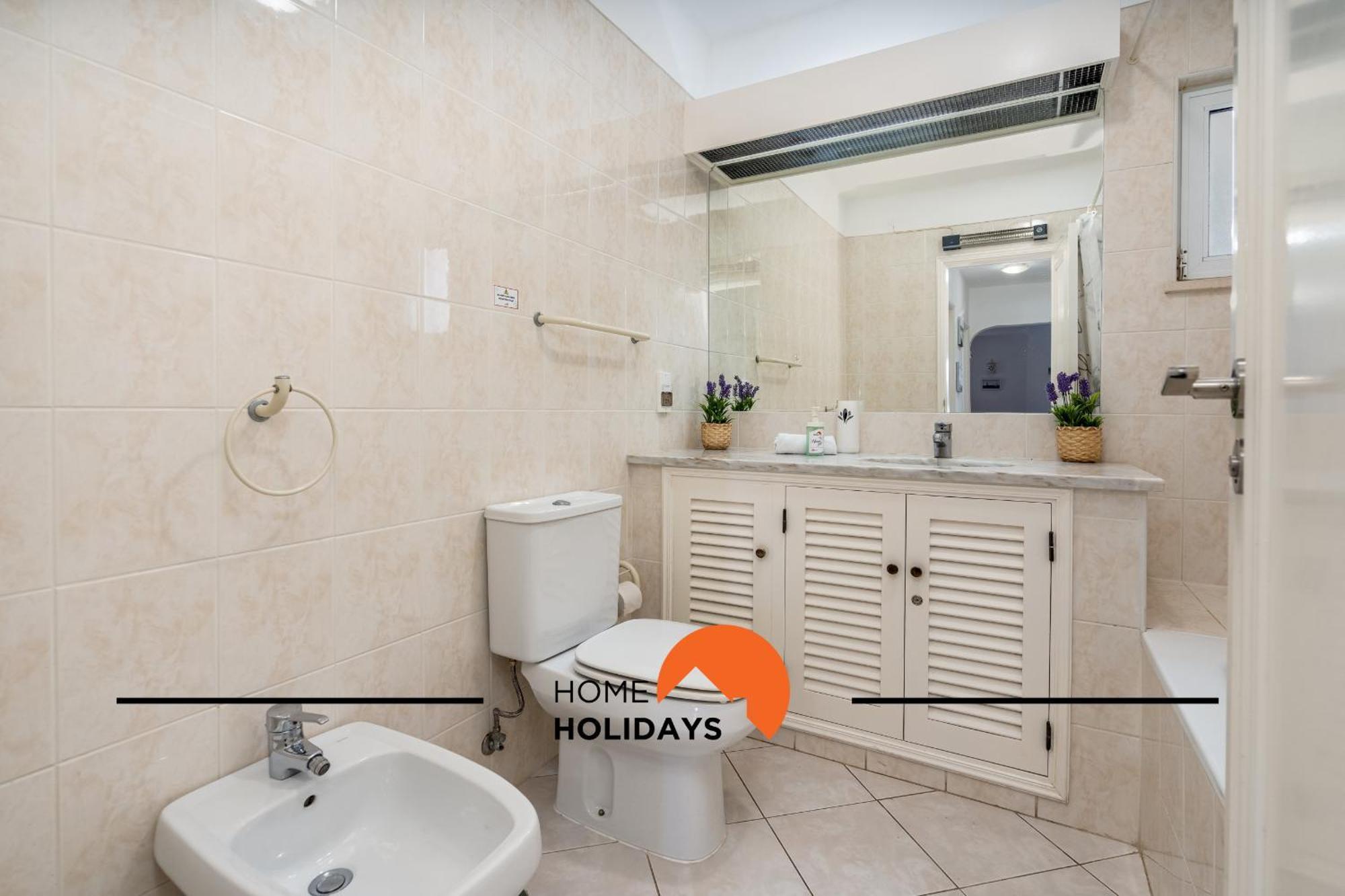 #174 T2 Em Zona Tranquila By Holidays